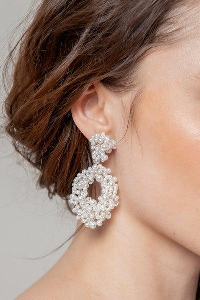Ovale Statement-Ohrringe aus kleinen Perlen