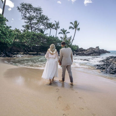 Hochzeit auf Hawaii im noni-Brautkleid
