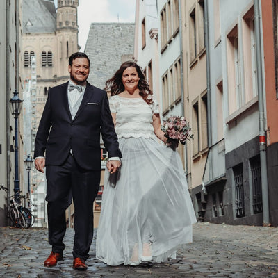 Standesamtliche Hochzeit in Köln mit farbigem Braut Rock
