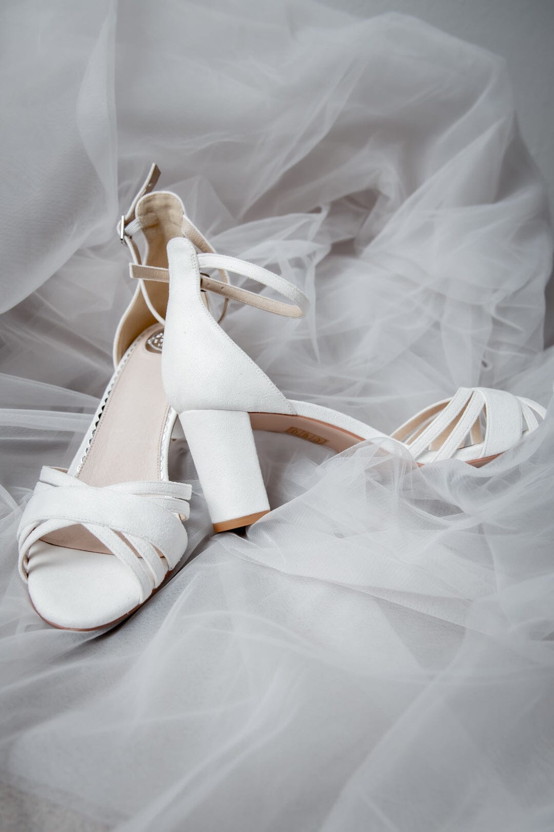 Braut Sandale aus Velours – Frankie | The Perfect Bridal Company