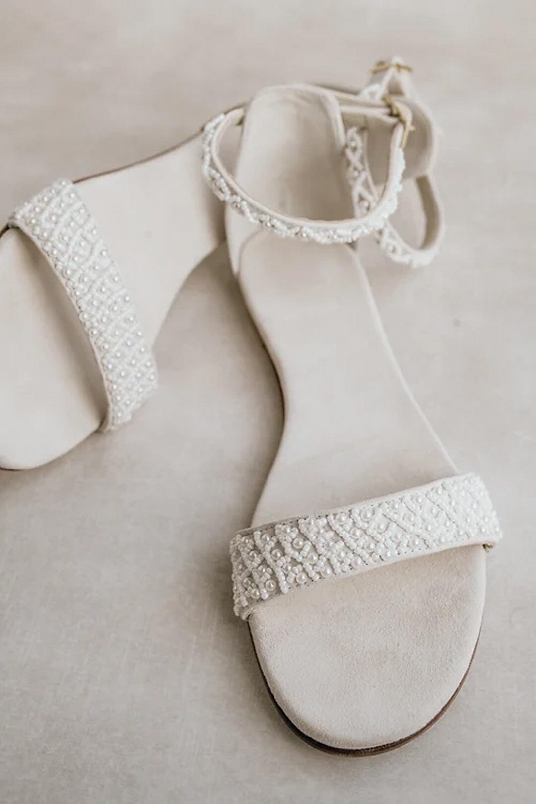 Flache Braut Sandalen in Ivory – Ivy Flat | Hello Lovely Shoes