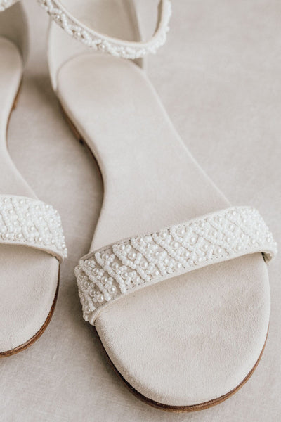 Flache Braut Sandalen in Ivory – Ivy Flat | Hello Lovely Shoes