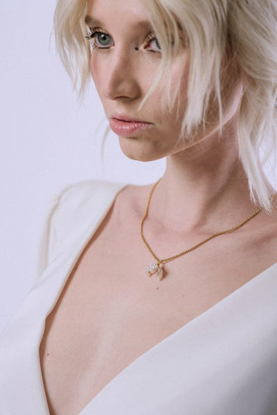 Goldfarbene Halskette mit kleinem Perlenanhänger – Pearl Bell