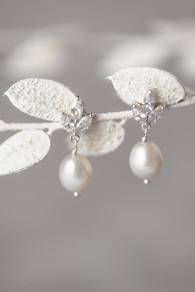 Klassische Braut Ohrringe aus Kristall mit Perlen Anhänger - Inseparable