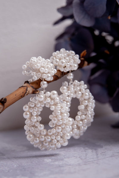 Ovale Statement-Ohrringe für die Hochzeit aus kleinen Perlen
