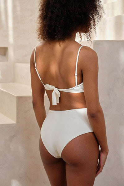 Bikini-Hose mit hoher Taille in off-white