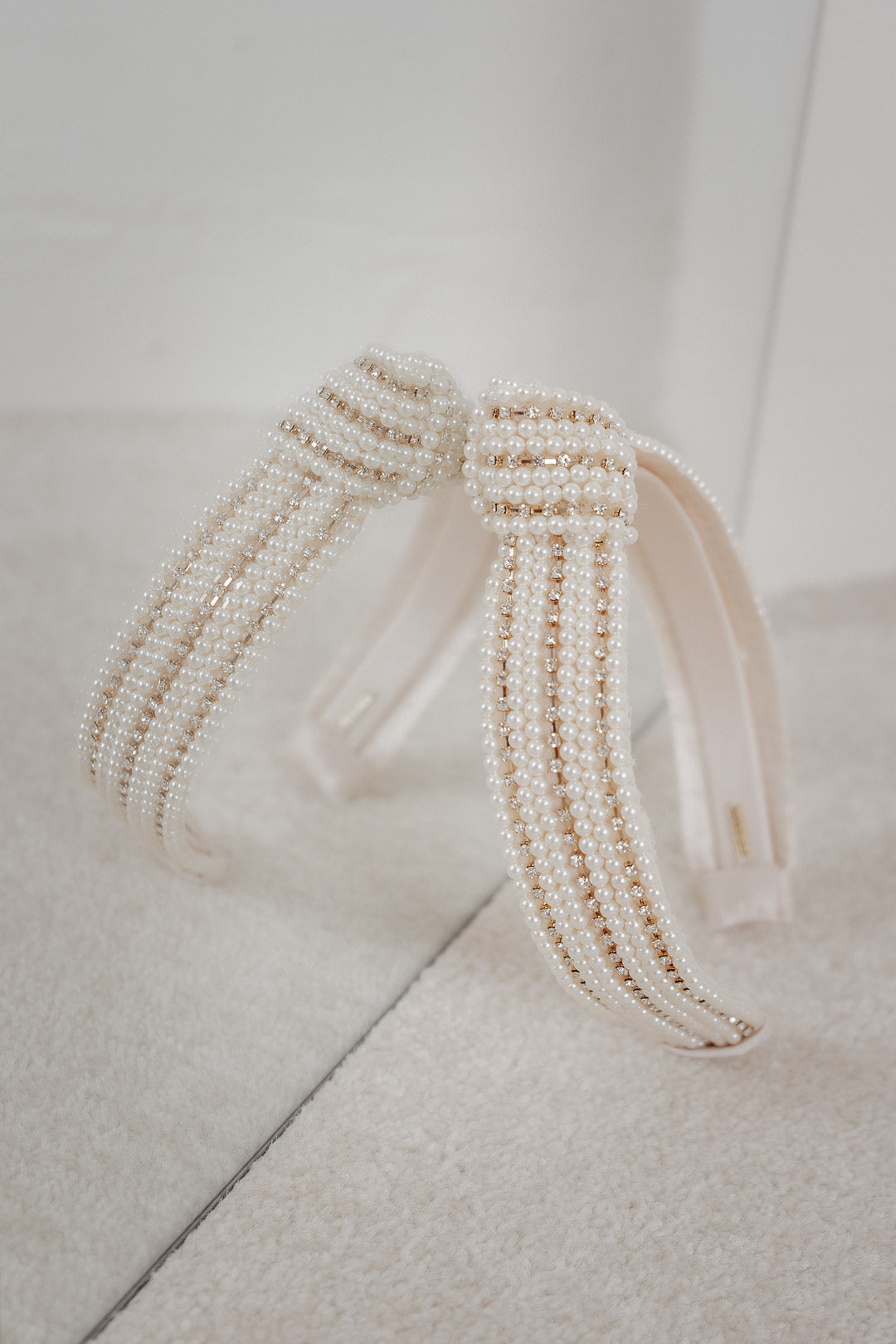 Braut Haarreif mit Knoten aus Perlen und Strass