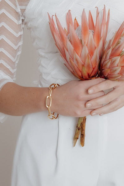 Elegantes Armband mit goldenen Kettengliedern