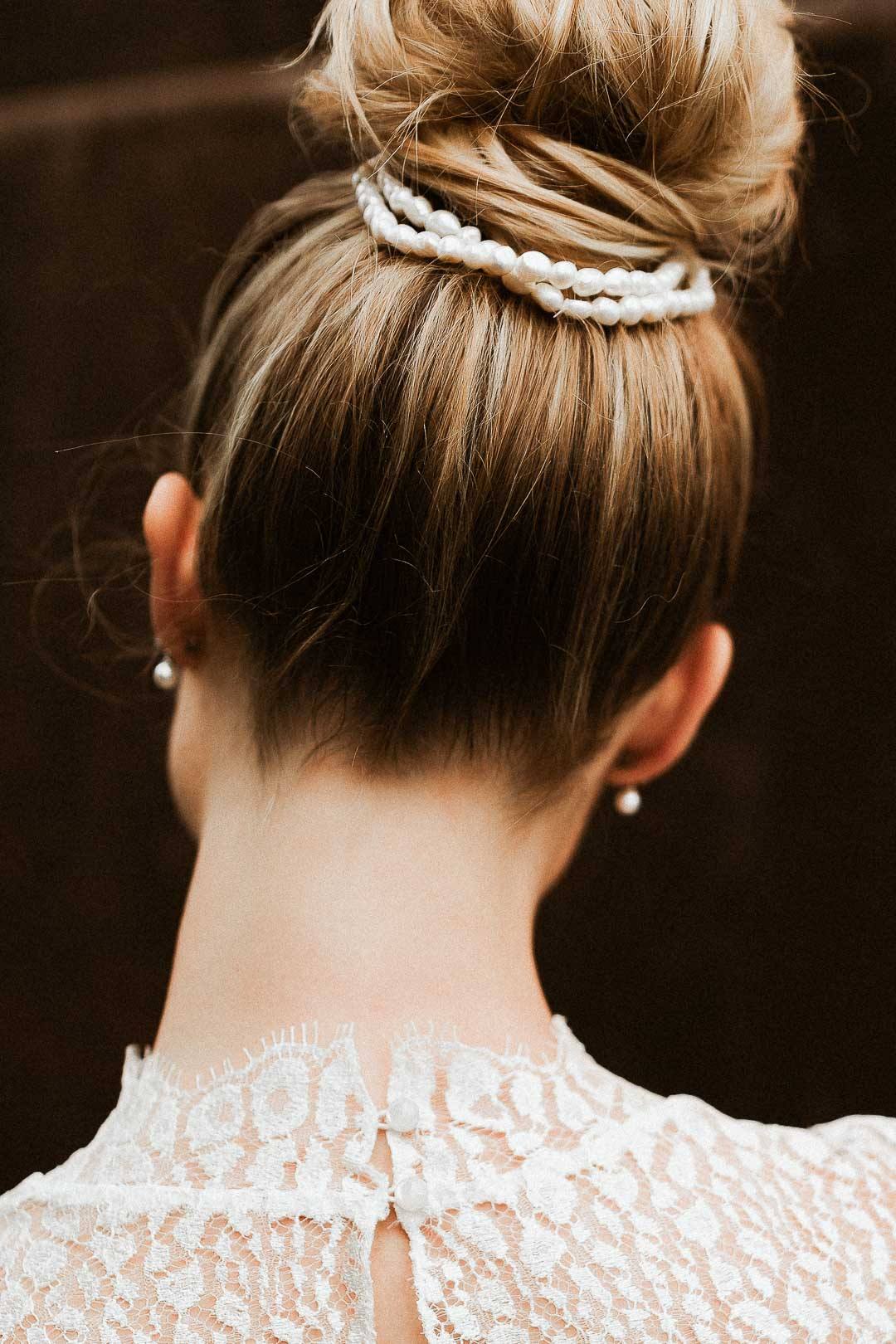 Glamouröses Haargummi oder Halsband mit Süßwasserperlen