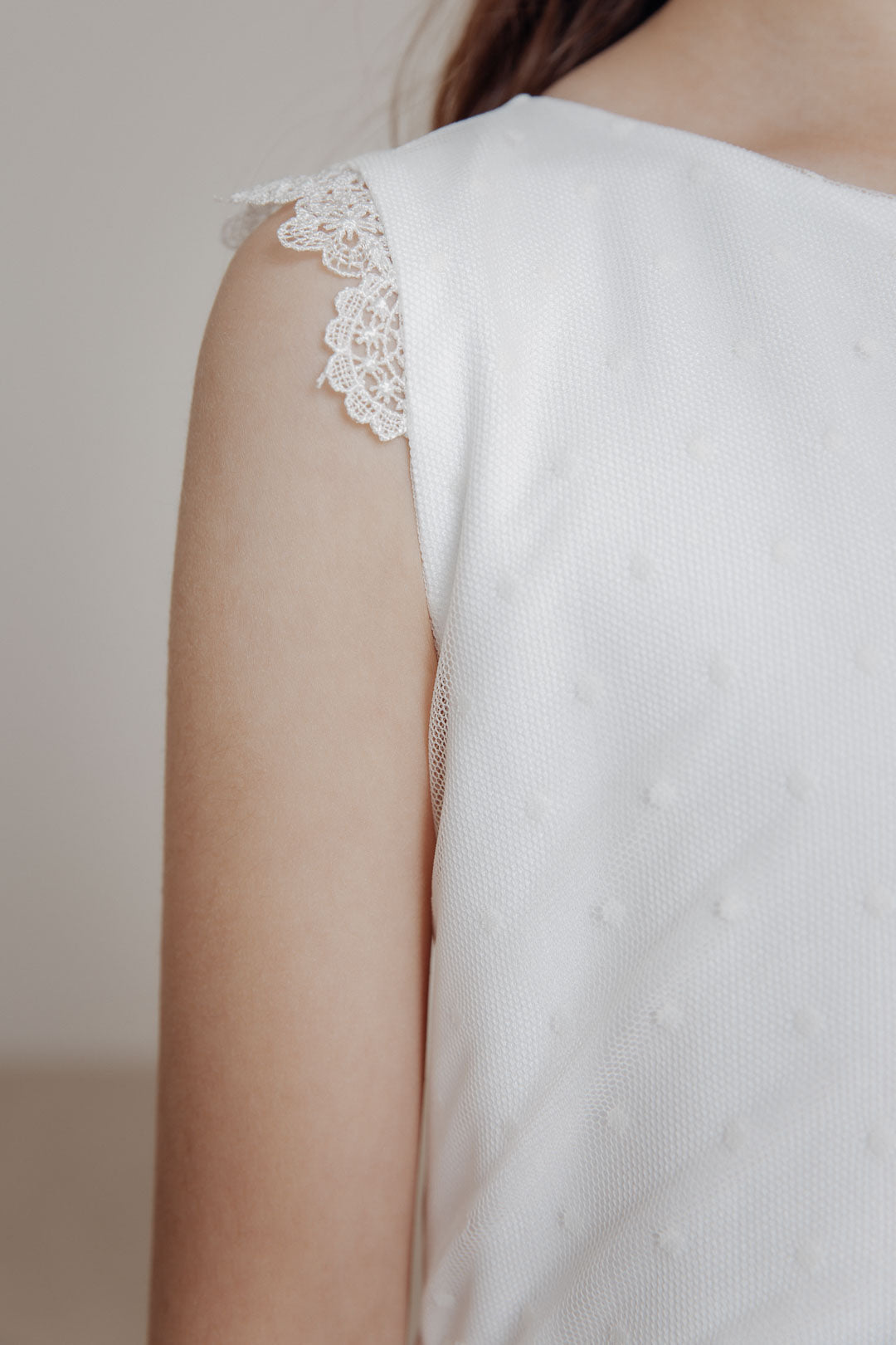 Mädchenkleid aus gepunktetem Tüll – Luna Ivory