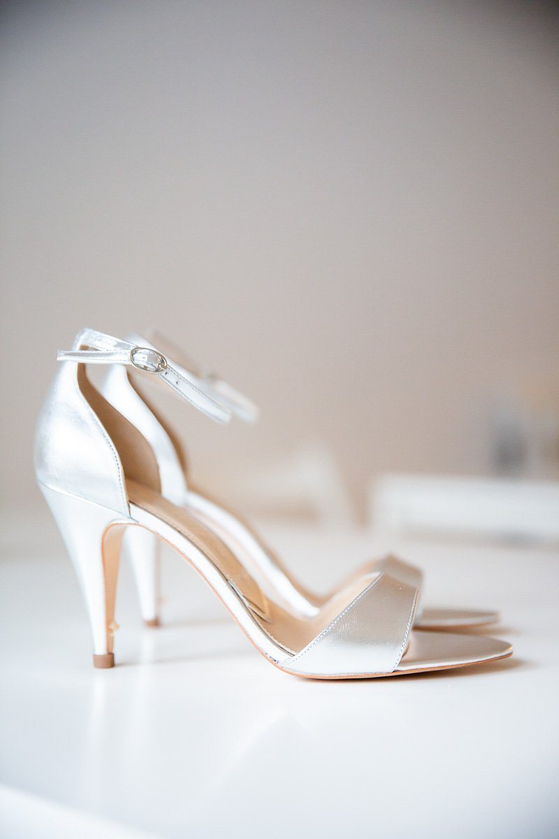 Absatz-Sandalen mit Metallic-Effekt - Ciara Silver