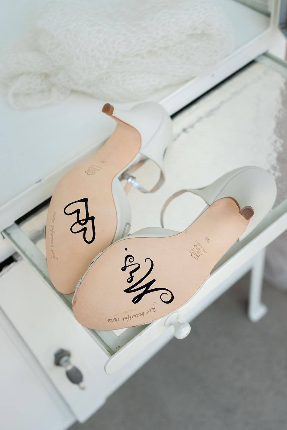 Schuhsticker für lesbisches Brautpaar zur Hochzeit - "Mrs & Mrs"