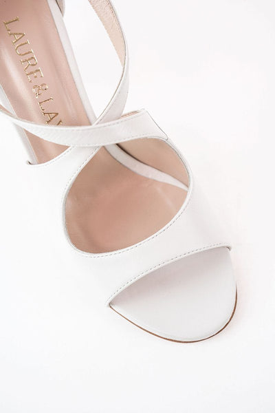 Hohe Braut Sandaletten mit Zier-Anhänger - Leonie Weiss