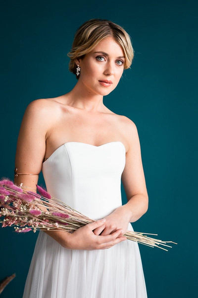 Kurze Braut Ohrringe, Ohrhänger mit Schmuckperlen und Blüten - Ava