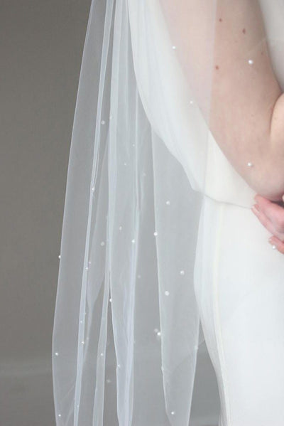 Brautschleier aus feinem Tüll mit bestickten Perlen in Ivory 
