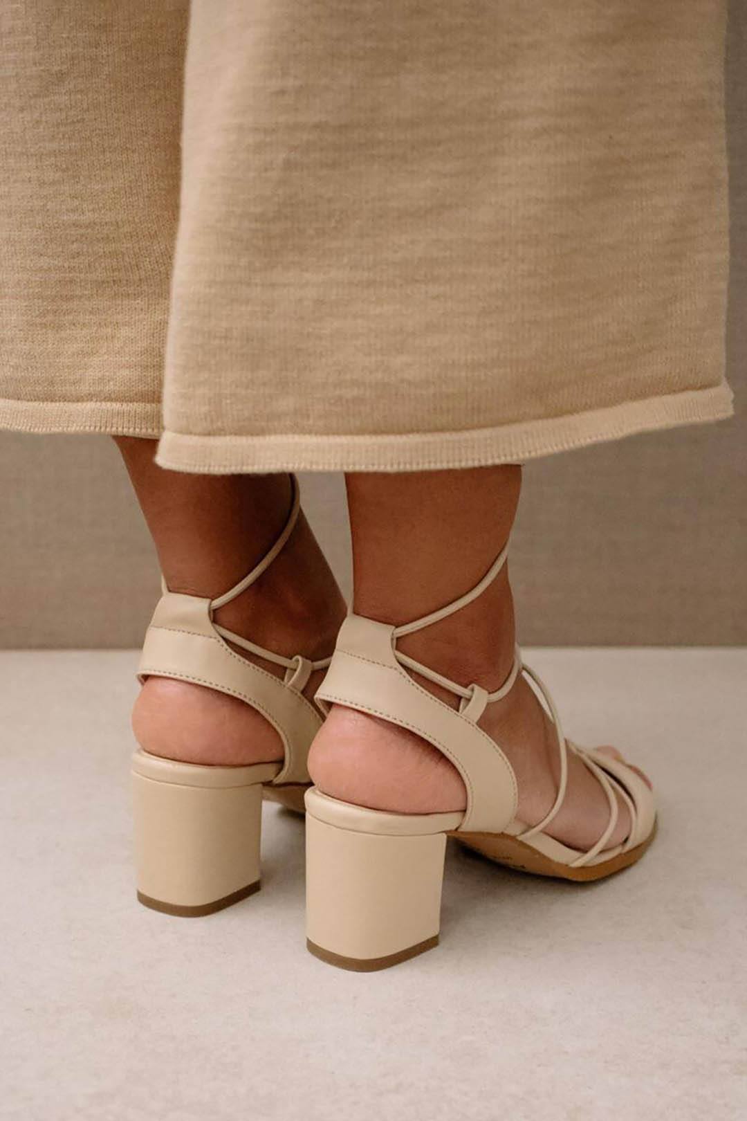 Vegane Sandaletten zum Schnüren in Beige - Sophie Corn Sand